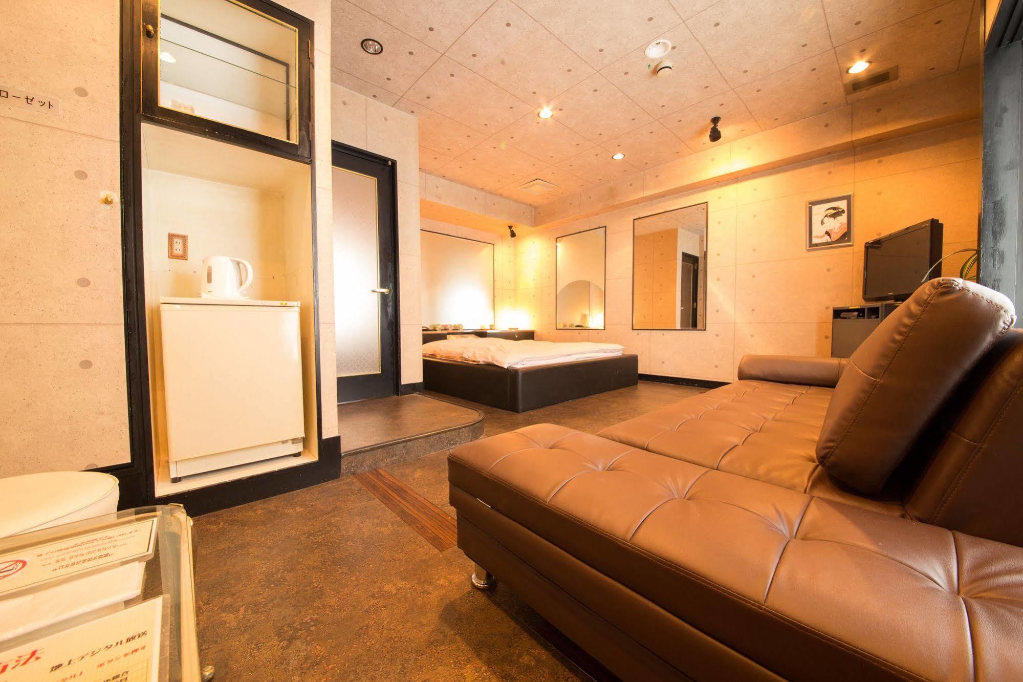 Hotel Candy Hall (Adults Only) Osaka Exteriör bild
